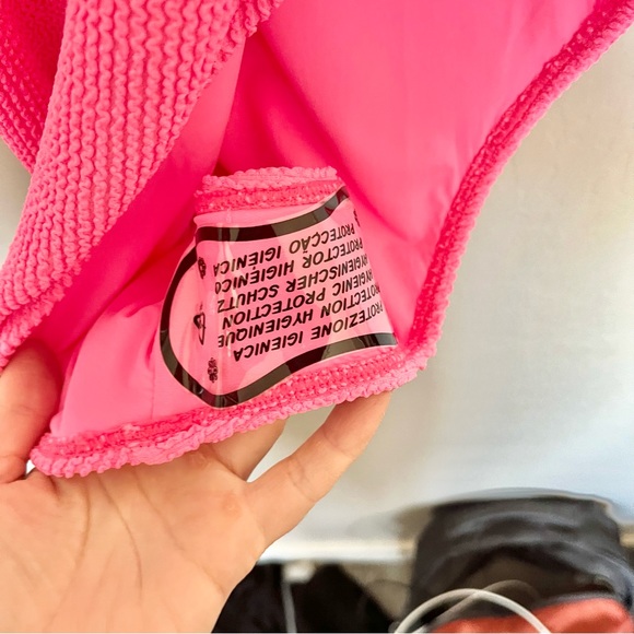 Good American Always Fits One Shoulder One piece Swim Suit - Picture 6 of 8